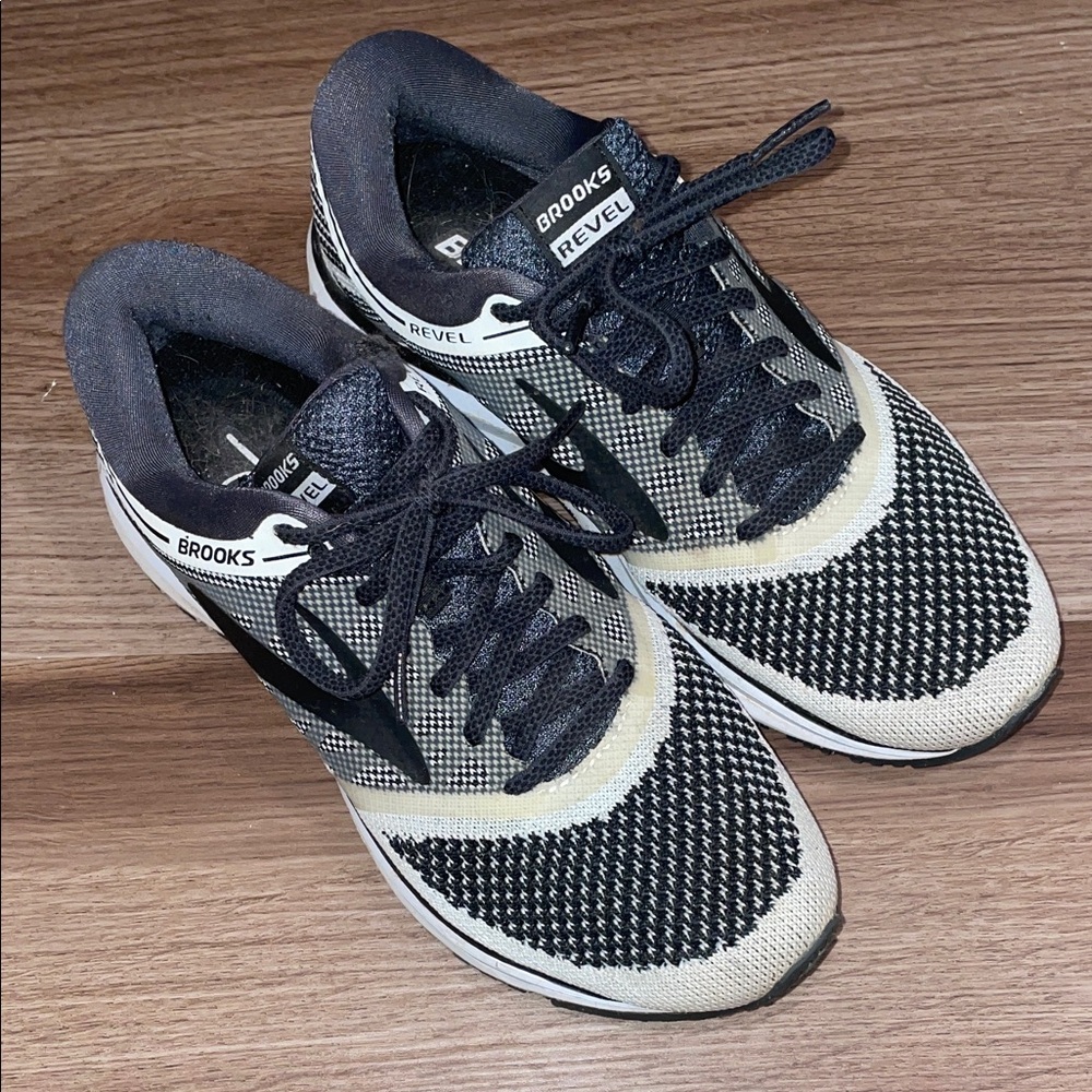 Brooks Revel Black&White Running Shoes